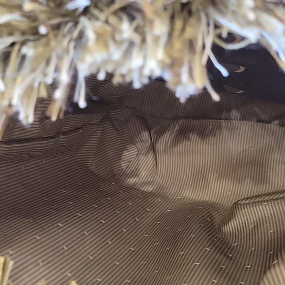 Cute bucket bag in periwinkle & beige. Edged in 2" fringe - Picture 4 of 7